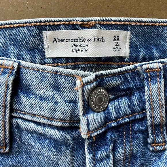 Abercrombie & Fitch "The Mom" High Rise Ripped Destroyed Jeans Size 26 / 2R - Picture 9 of 9